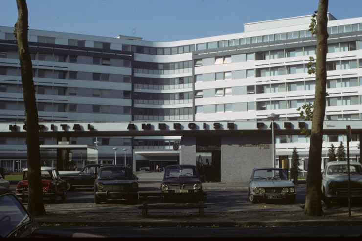 regard collectif - La façade de l'hôpital Ambroise-Paré